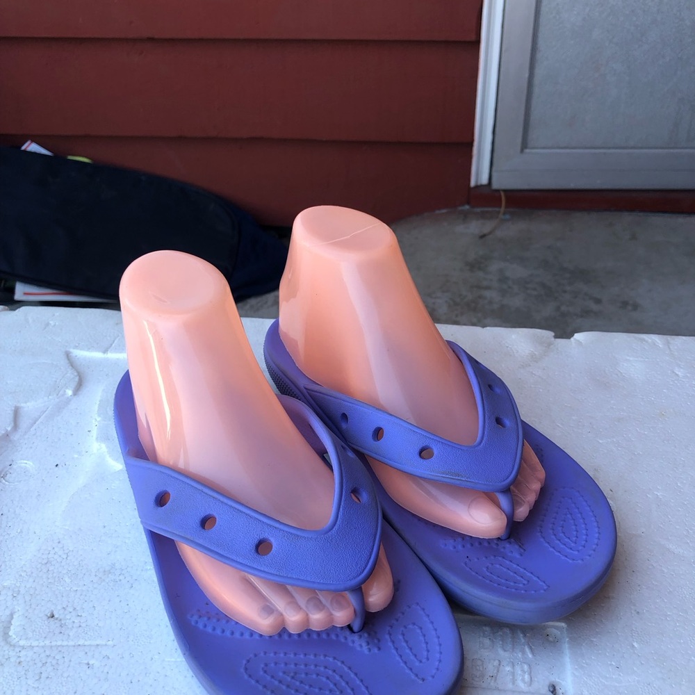 Crocs Classic Women’s Flip Flops Solid Digital Violet Size W9 - Picture 3 of 16